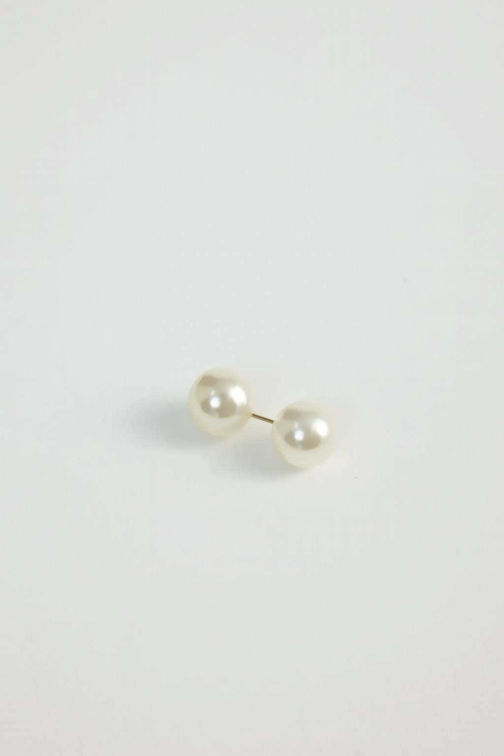 pearl gold brooch